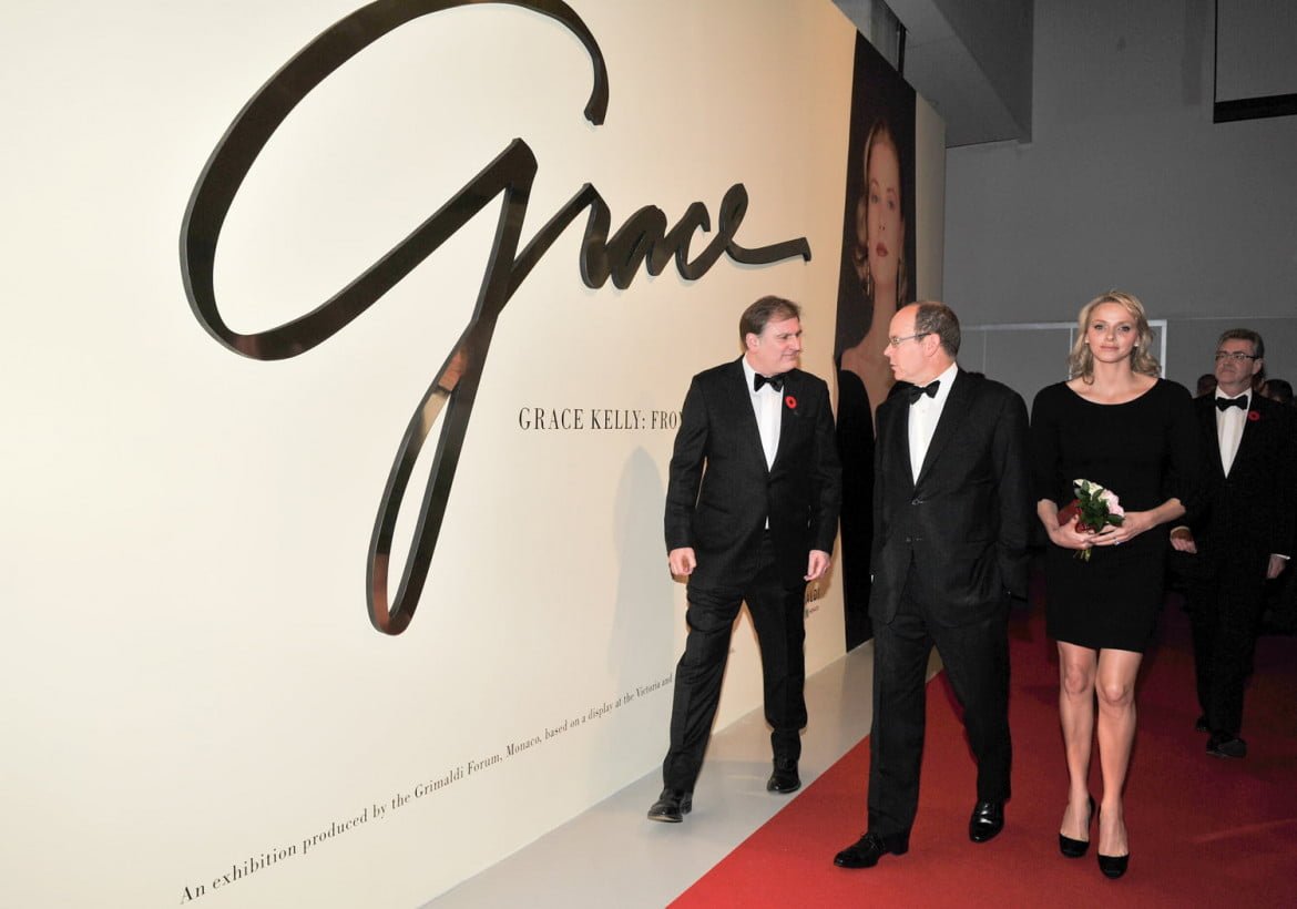 Red carpet at the Grace Kelly exhibit